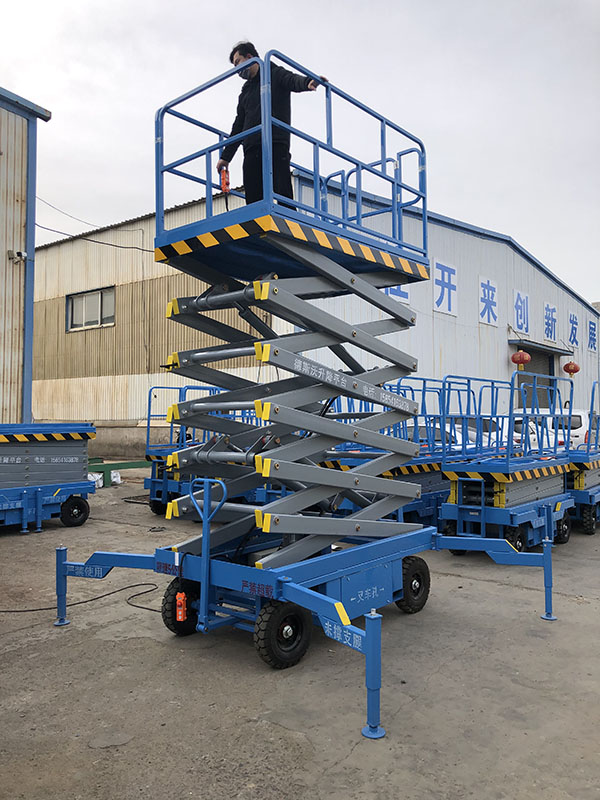 移动剪叉式升降机
